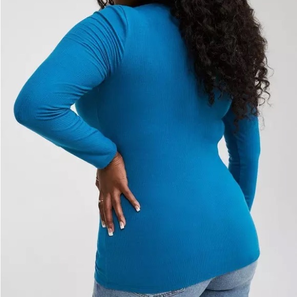 Torrid: Ribbed V-Neck Top - Picture 2 of 7